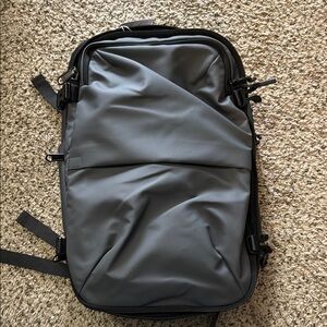 Gray Men's vacuum compression Backpack
